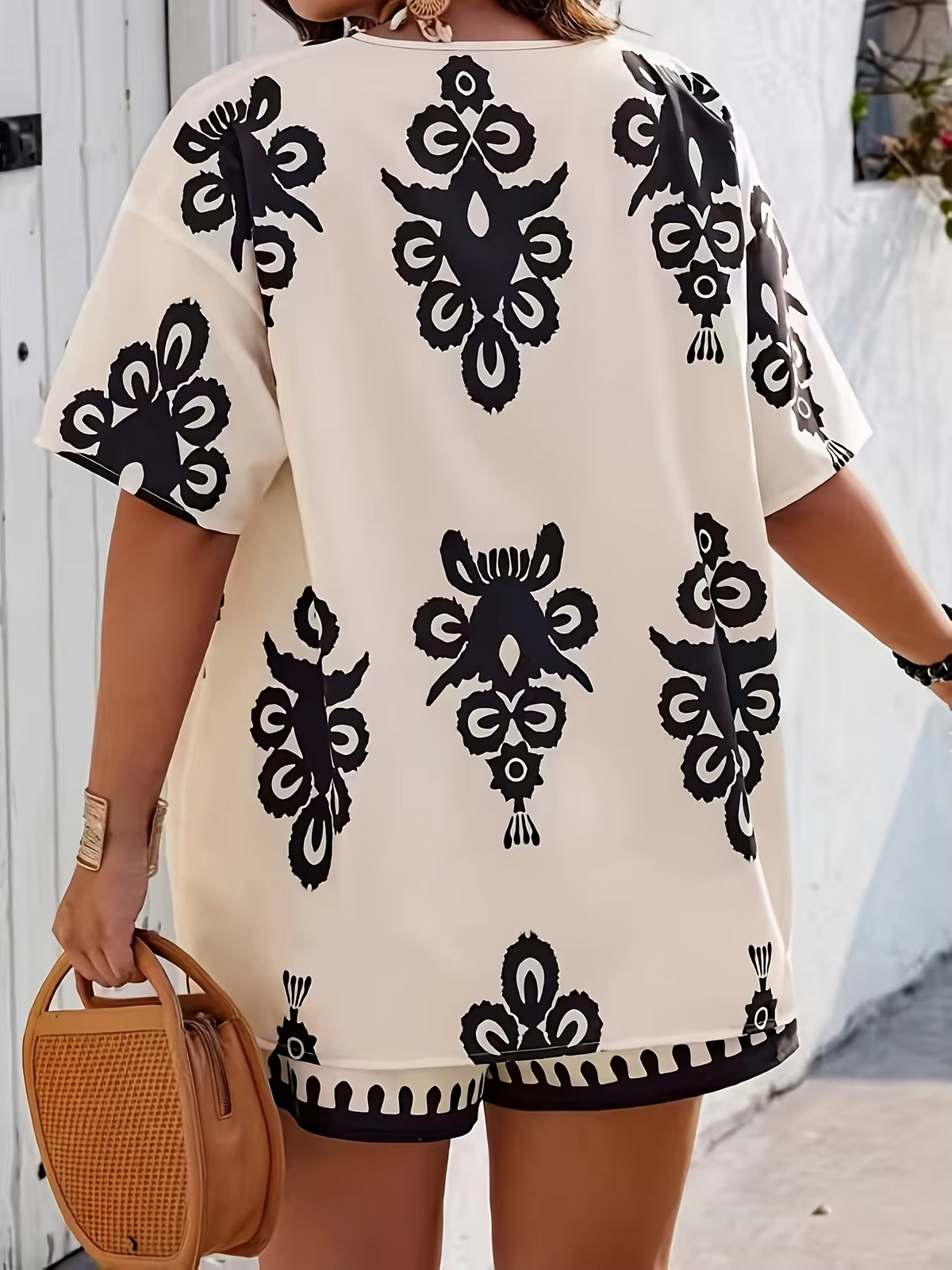 Bohemian Style Vacation Two-Piece Set with Printed Cardigan, Short-Sleeved Top, Casual Shorts, Fashionable Two-Piece Set (Excluding Suspenders)