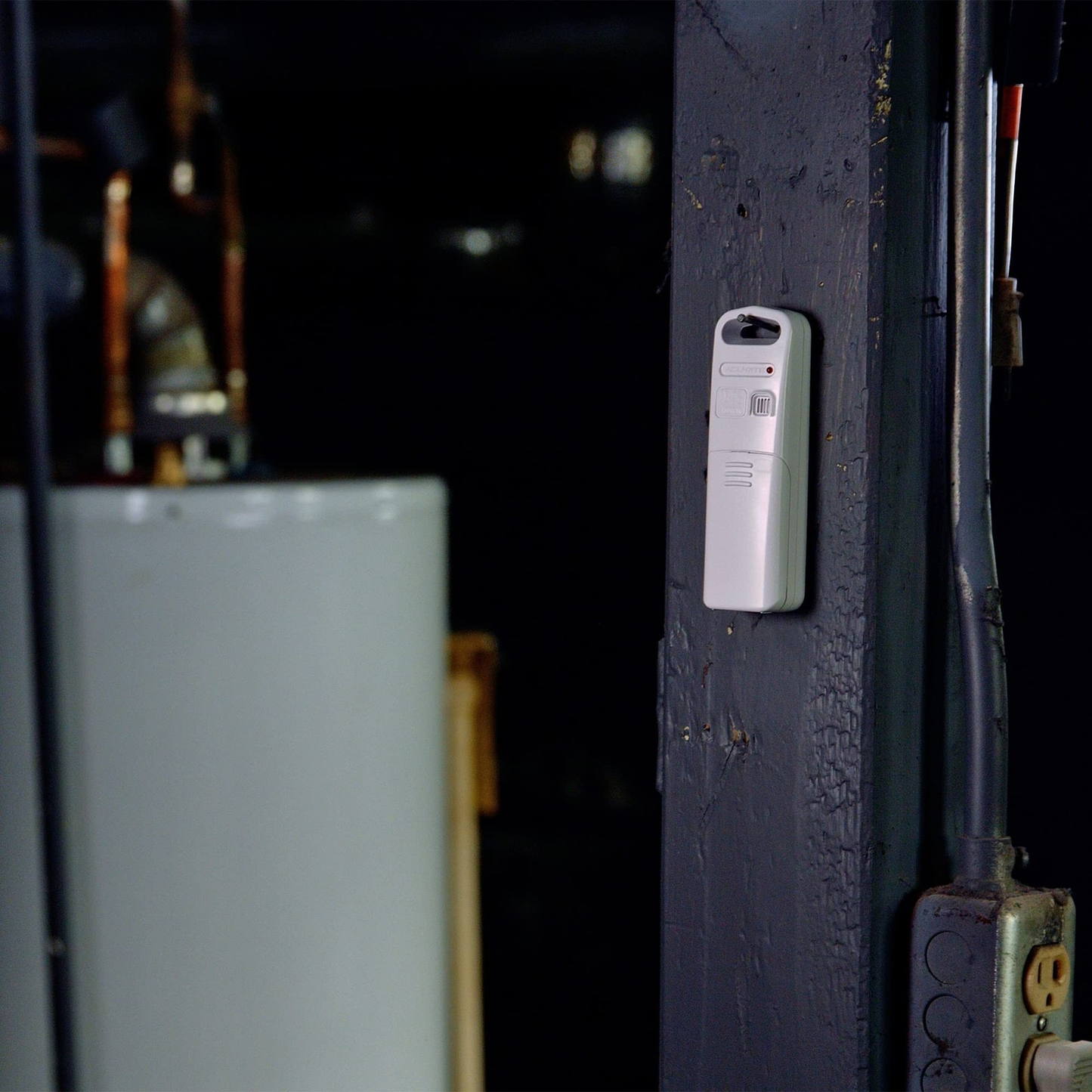 AcuRite Wireless Indoor Outdoor Temperature & Humidity Sensor with A-B-C Switch
